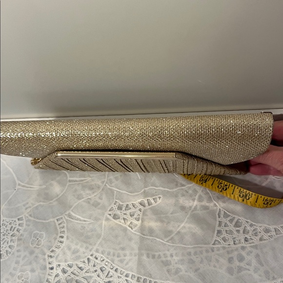 Elegant Gold Tone Clutch Bag - Picture 5 of 8